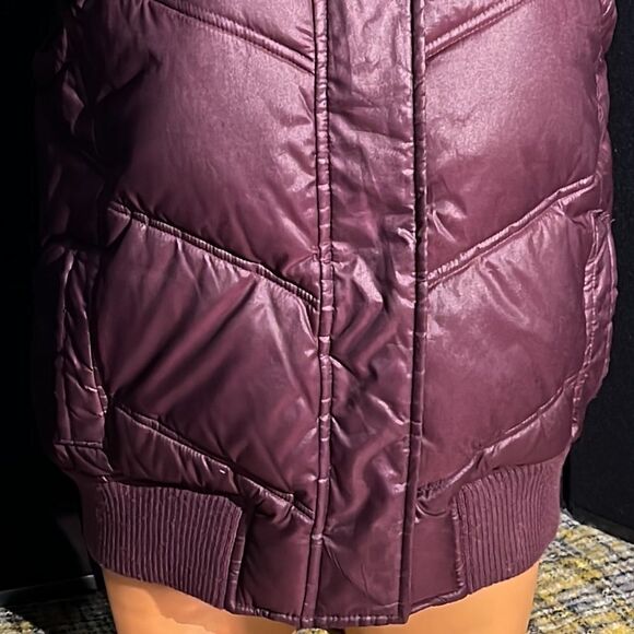Classic Burgundy Puffer Vest from Gap - Size Medium - Picture 3 of 11